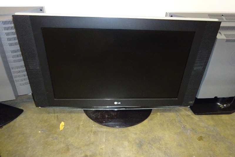 LG 32 Flat Screen TV
