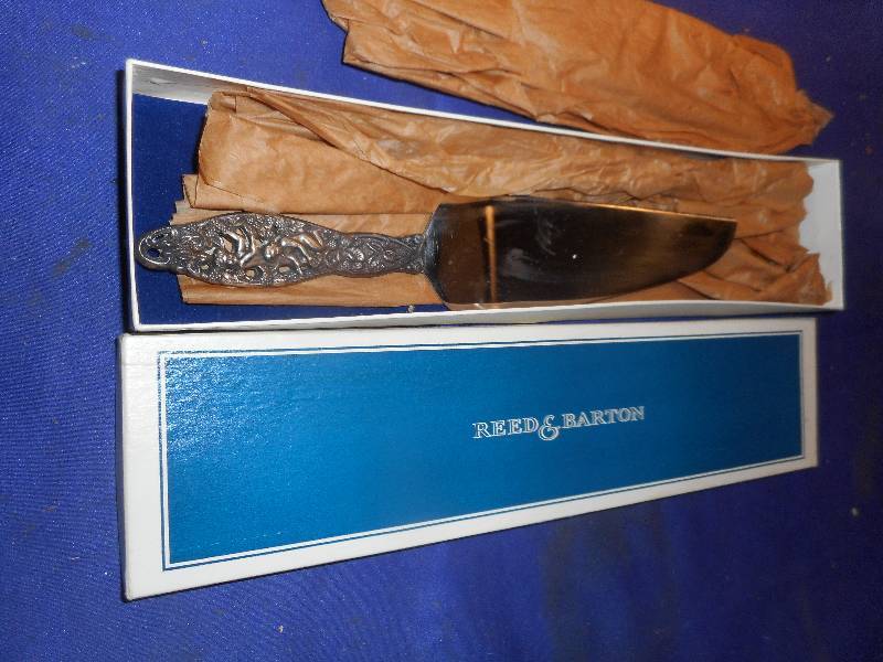 VINTAGE REED BARTEN CAKE SERVER