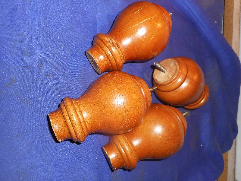 4 WOODEN LEGS