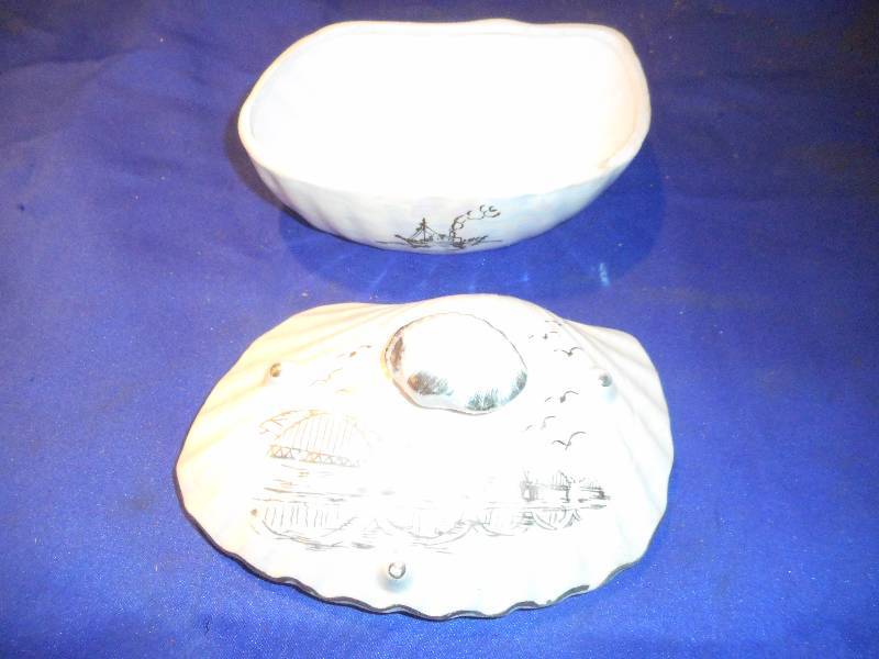 VINTAGE SHELL SHAPED DISH