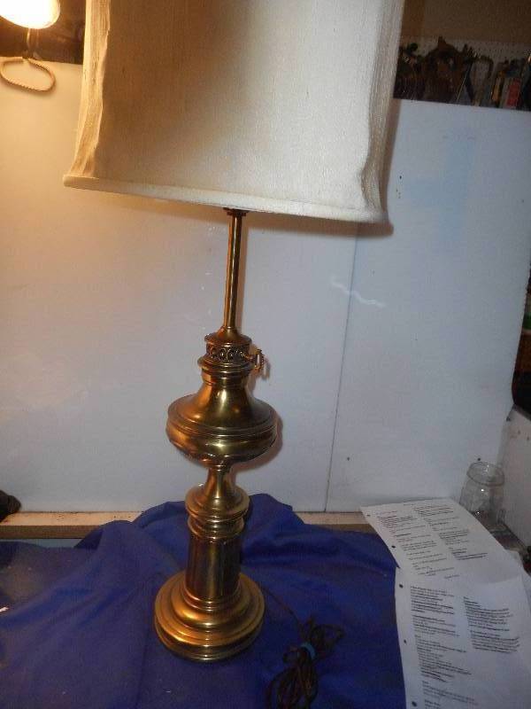 VINTAGE BRASS FLOOR LAMP