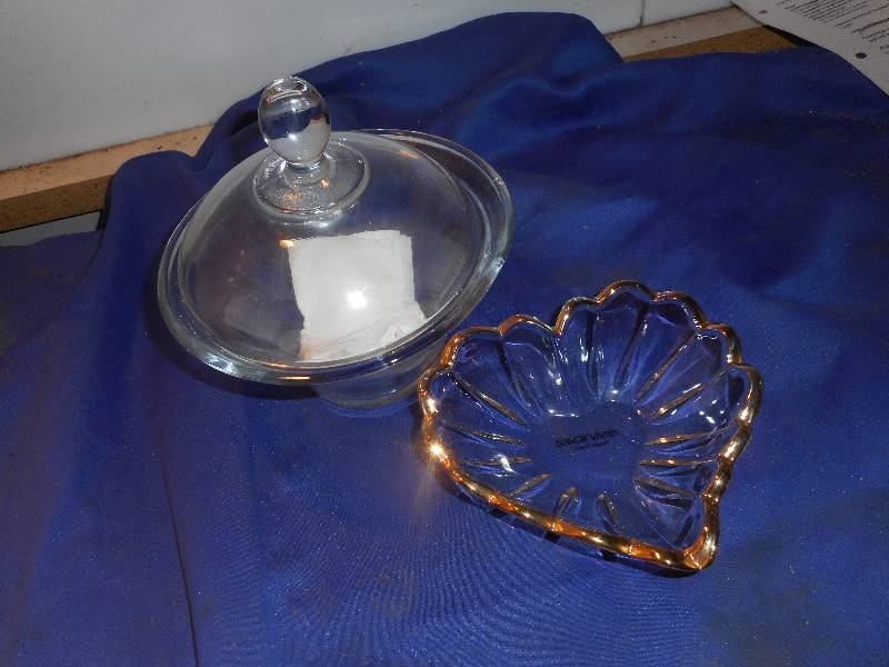 ROUND COVERED DISH AND CRYSTAL HEART DISH