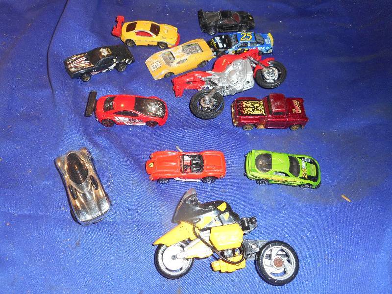 COLLECTIBLE CARS AND TRUCKS
