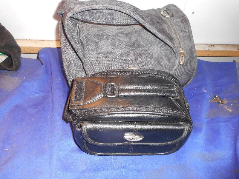 2 HAND BAGS