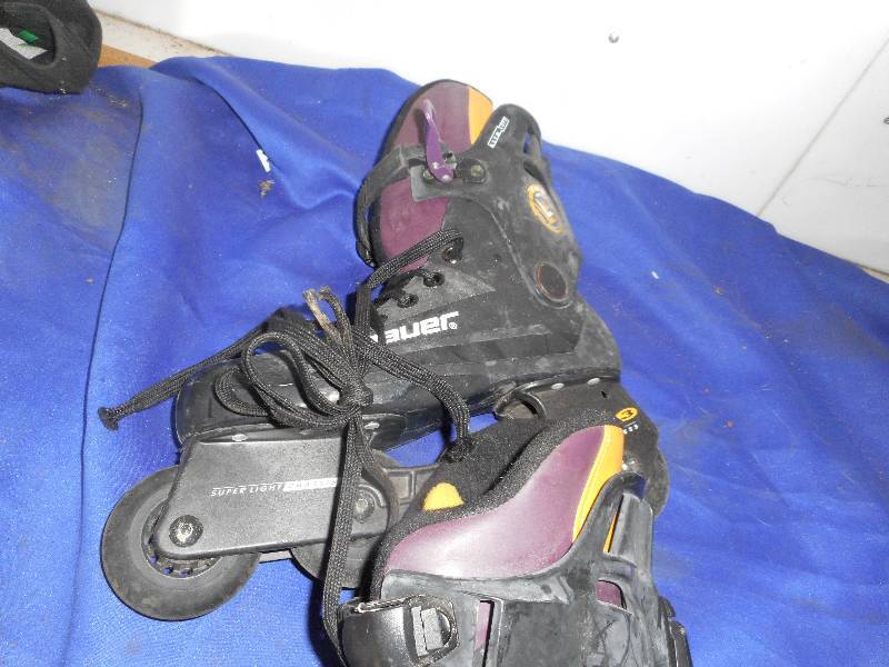 BAUER ROLLER BLADES