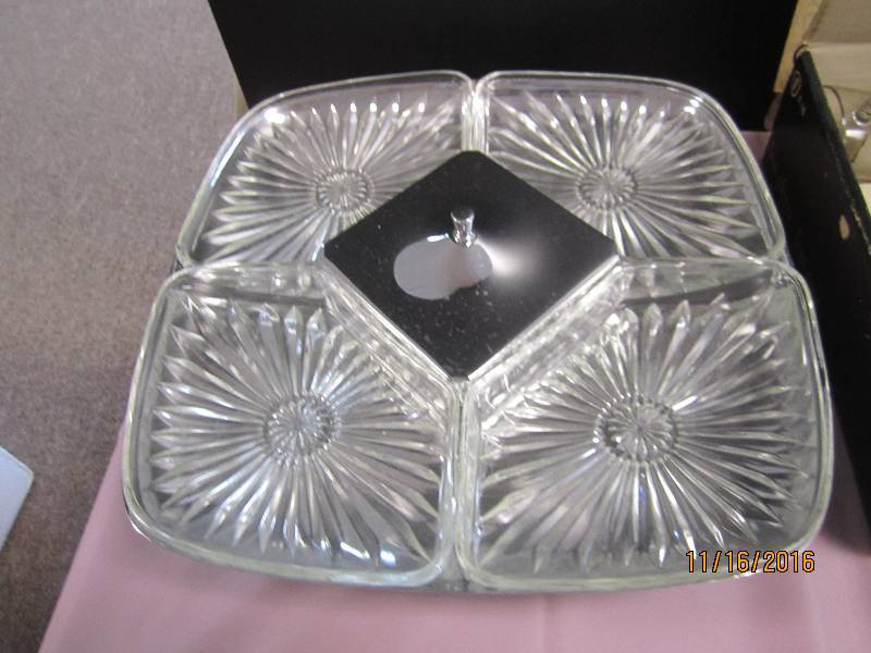 Glass section on metal base relish