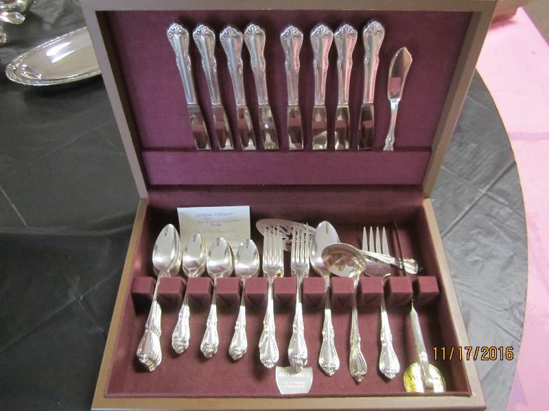 WM A Rogers Oneida flatware silverp...