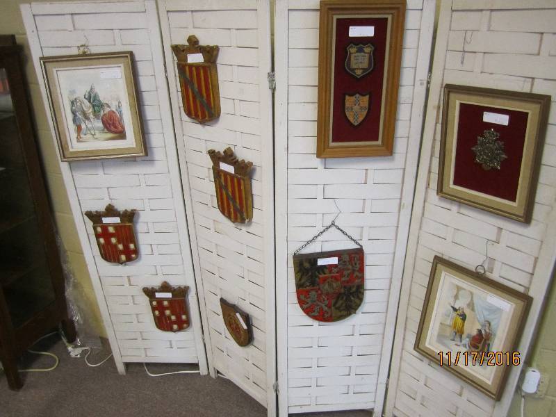 Lot of coats of arms and dcor, on...