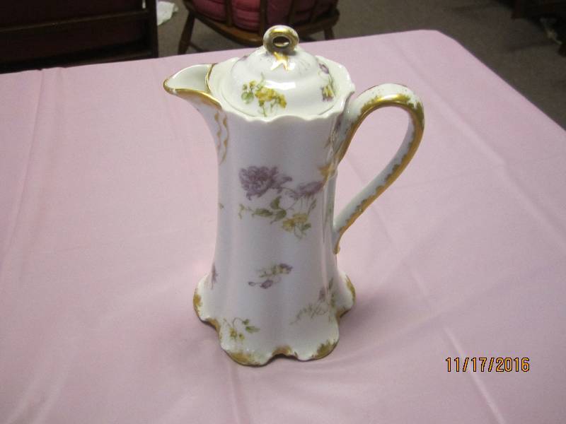 Haviland limogue chocolate pot (dis...
