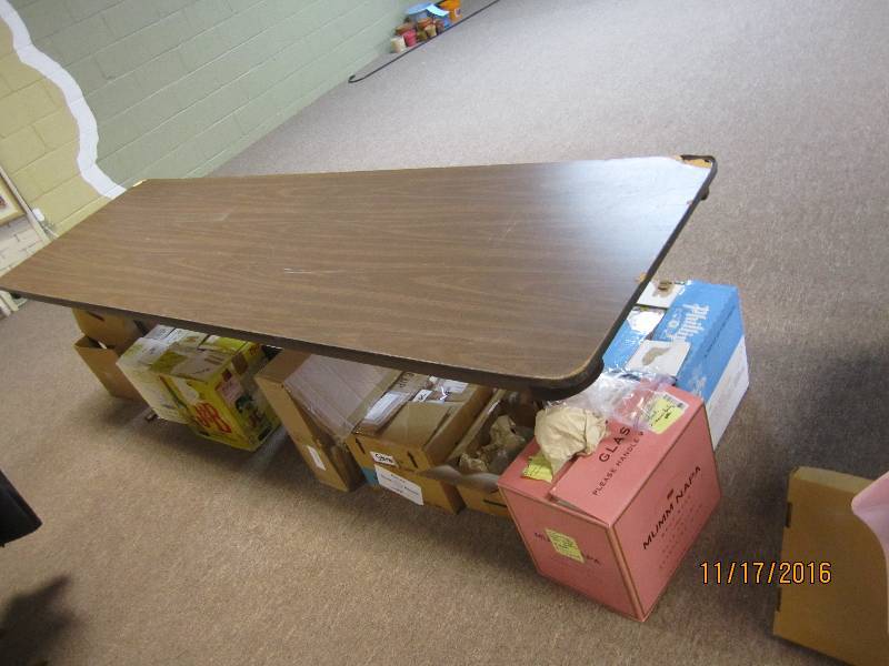 Adjustible height folding table 8 f...
