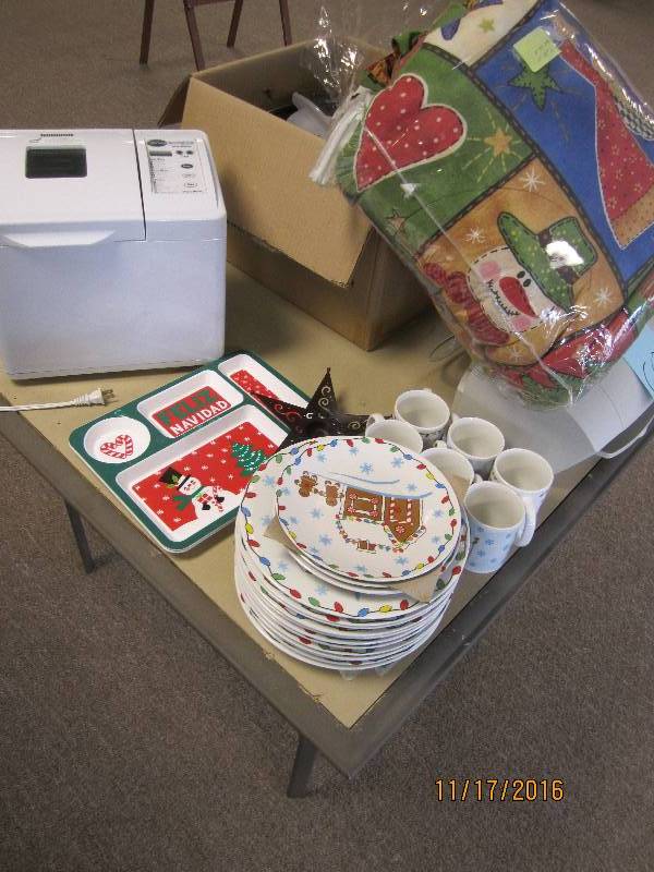 Christmas dish set, full size beddi...