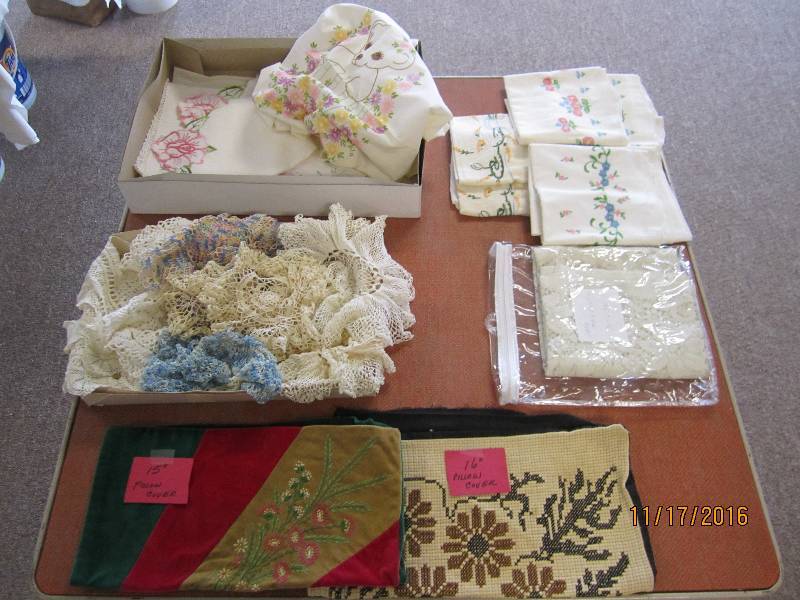 Lot of tableclothes, doilies and mo...