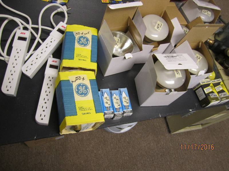 Lot of light bulbs and 3 Ace power ...