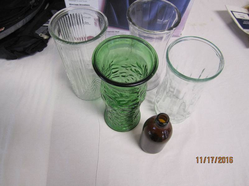 Lot of small angels and vases...