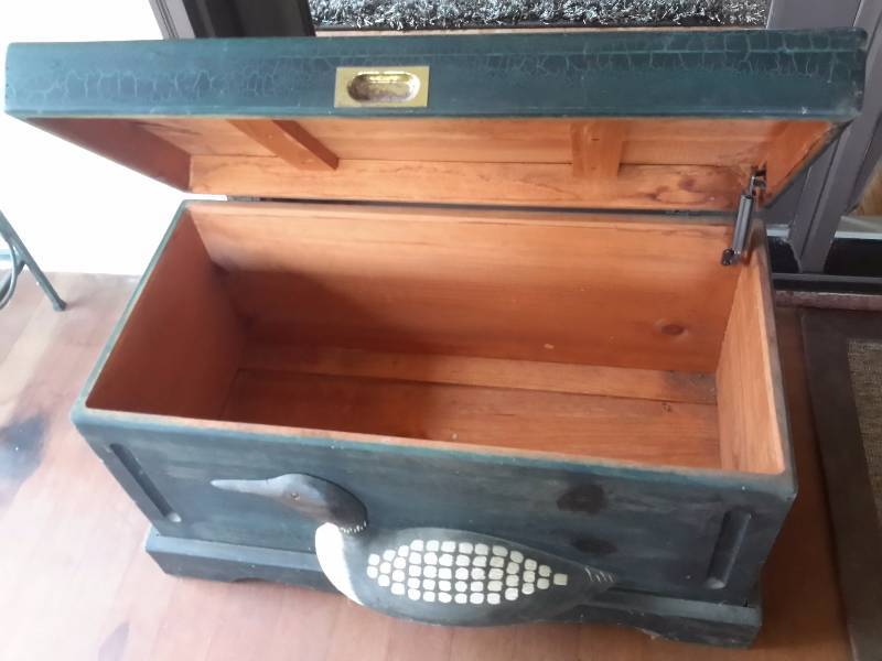 LOON Trunk.. 3 Dimensional Look on front