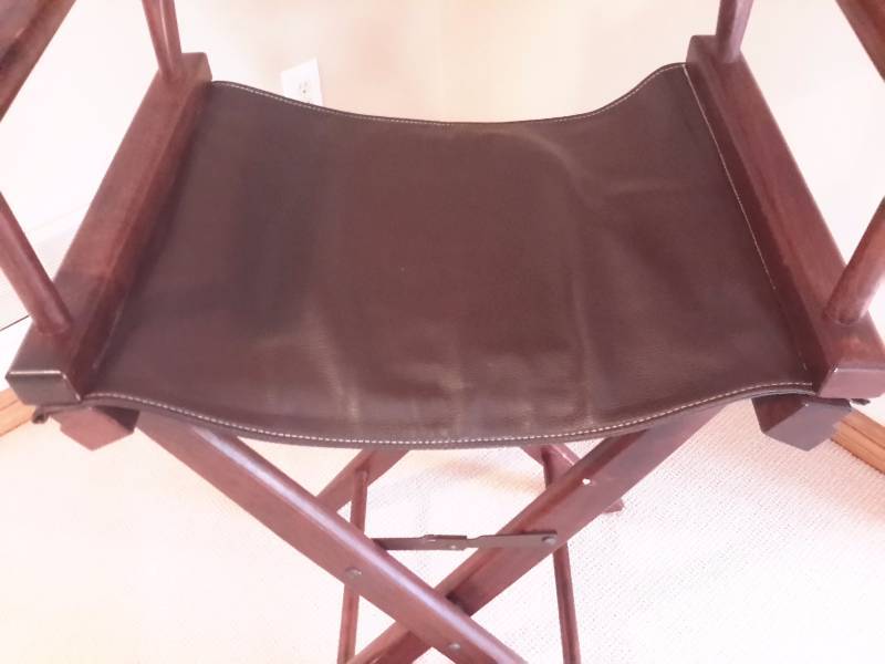 Nice wood and leather Directors chair.