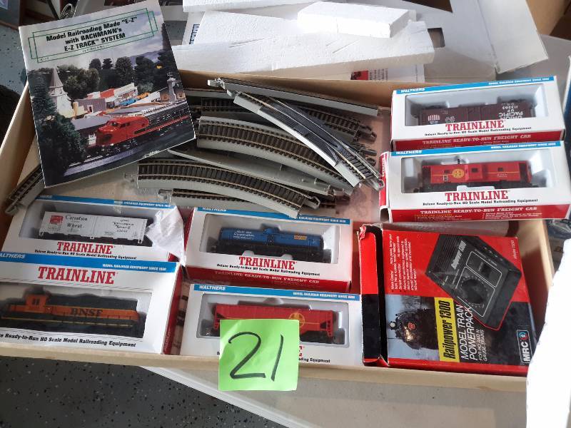 Model Railroad.. Trainline Deluxe HO Train Set.. Extension Kit