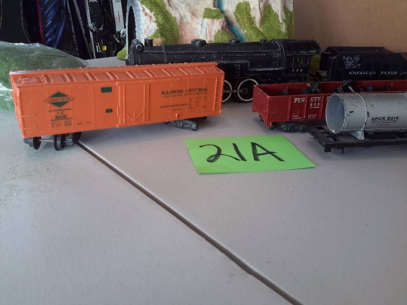 Vintage Train  Engine and cars.. Engine and Coal car need some work.   AMERICAN FLYER LINES