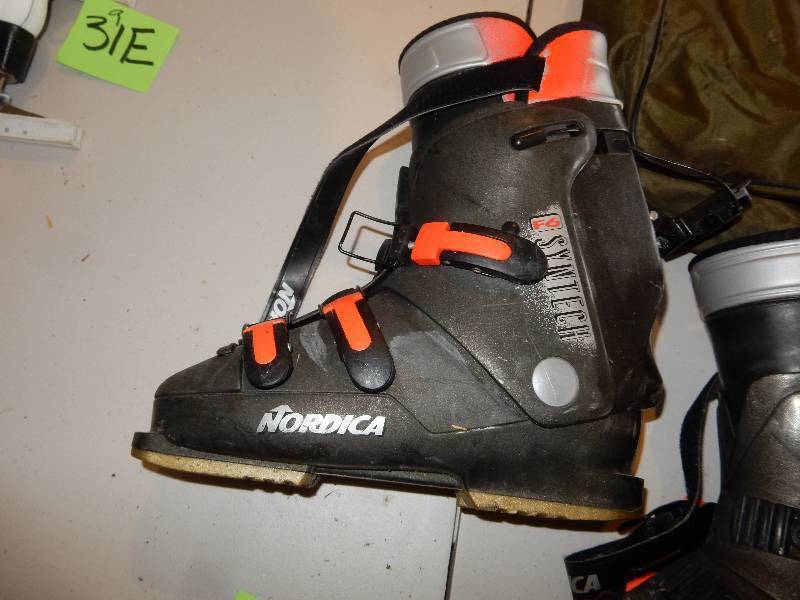 Pair of 230 - 285 Nordica, SYNTECH F6 Ski Boots