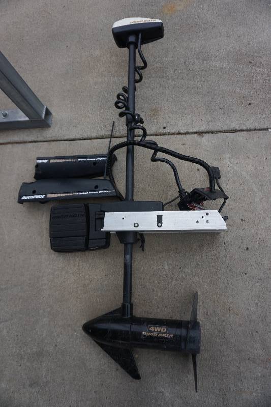 lot 7 image: Minnkota Autopilot Cordless Remote Control 42 lb Electric Trolling Motor