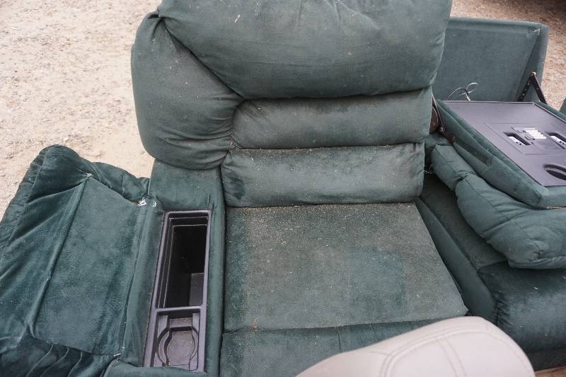 lot 19 image: 3 PC Theater Seating Sectional Couch