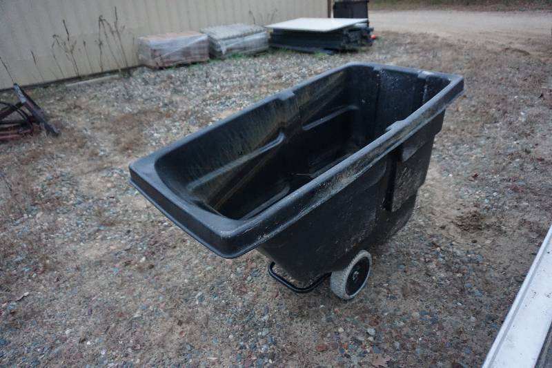 lot 17 image: 3 Wheel Plastic GardenMaterial Cart