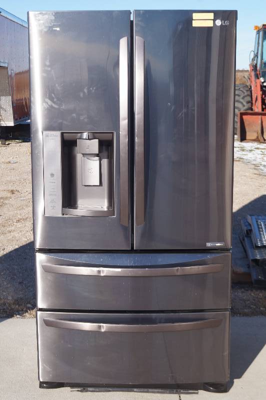 lot 2 image: LG RefrigeratorFreezer