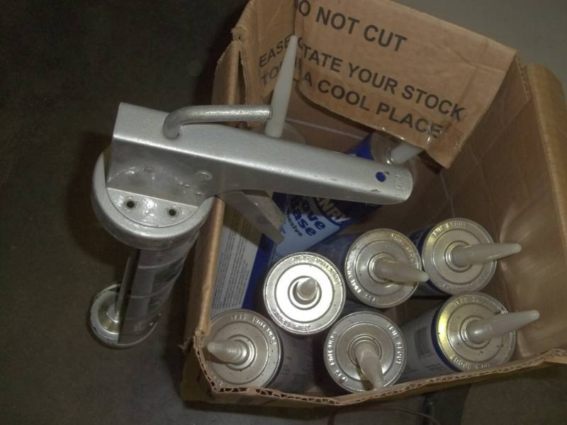 8 30oz cove base adhesive with caulking gun