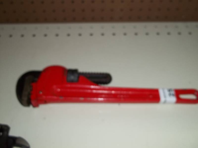 14 Pipe wrench