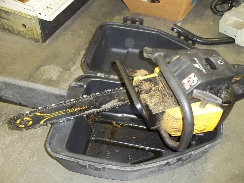 16 McCulloch PM 605 Chain saw with case