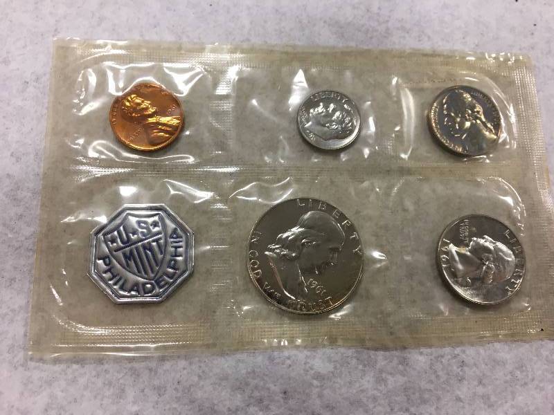 lot 132 image: US Mint Set