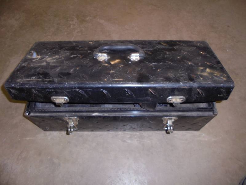 lot 53 image: Metal Toolbox & Skil 18v Drill