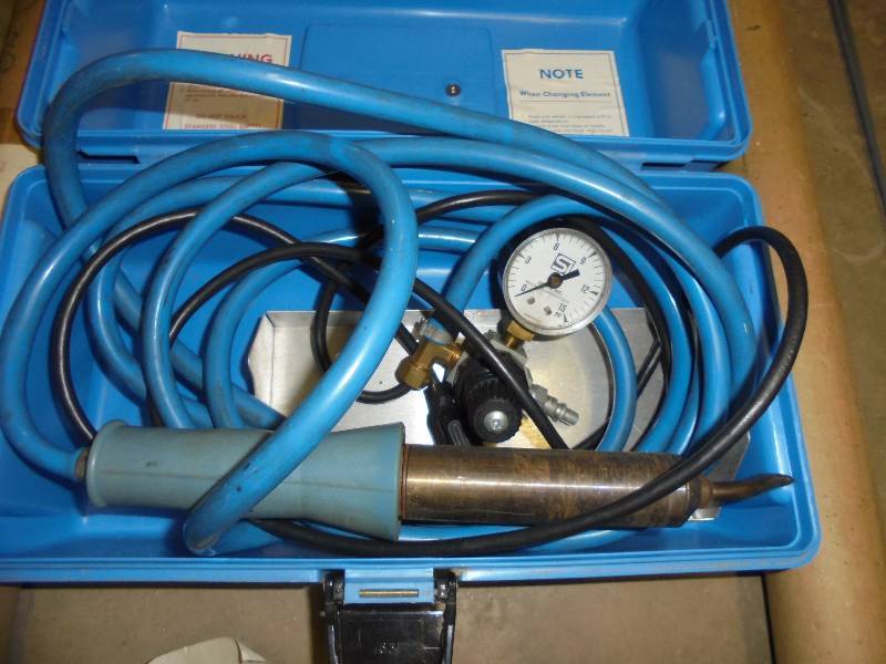 lot 59 image: Seelye Electric Plastic Welder & Rods