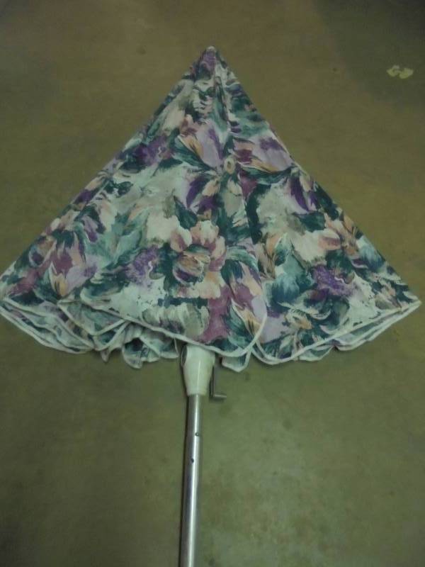 lot 63 image: 7.5ft Patio Umbrella wDeluxe Pole