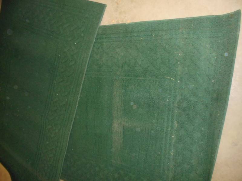 lot 65 image: Pair of Green Area Rugs, nice condition, 95x60