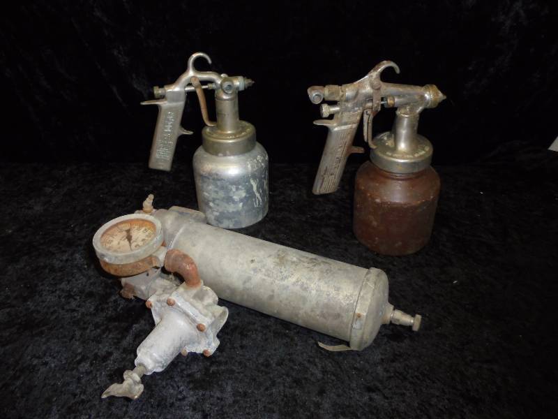 lot 73 image: Lot - Spray Guns