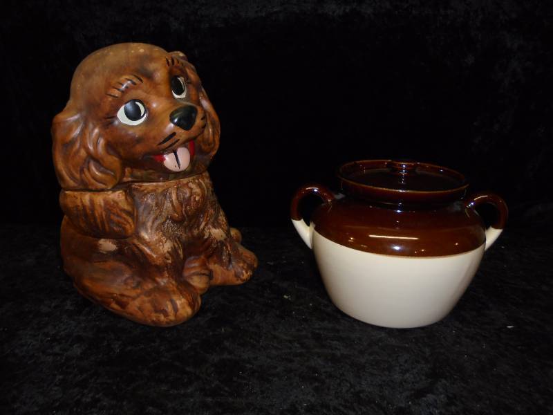 lot 79 image: Dog Cookie Jar Dog & EagleFlag Bean Pot