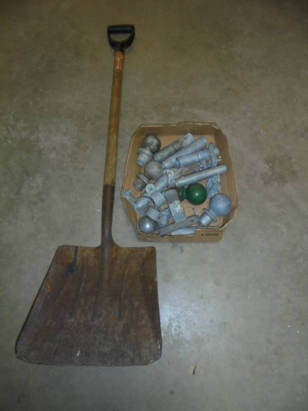 lot 89 image: Shovel & Fence Post Items