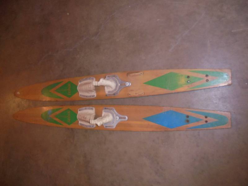 lot 90 image: Vintage Wood Water Skis - Tahoe