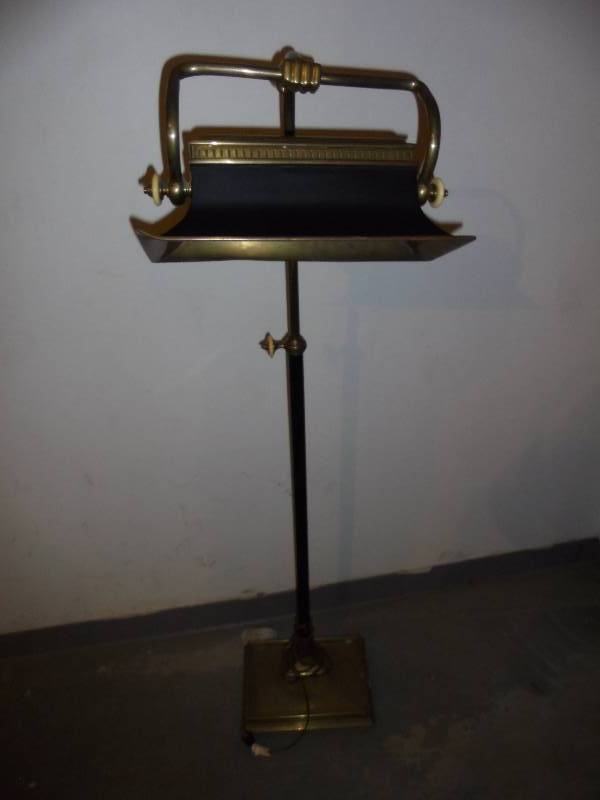 lot 97 image: Vintage Brass Floor Lamp, 52