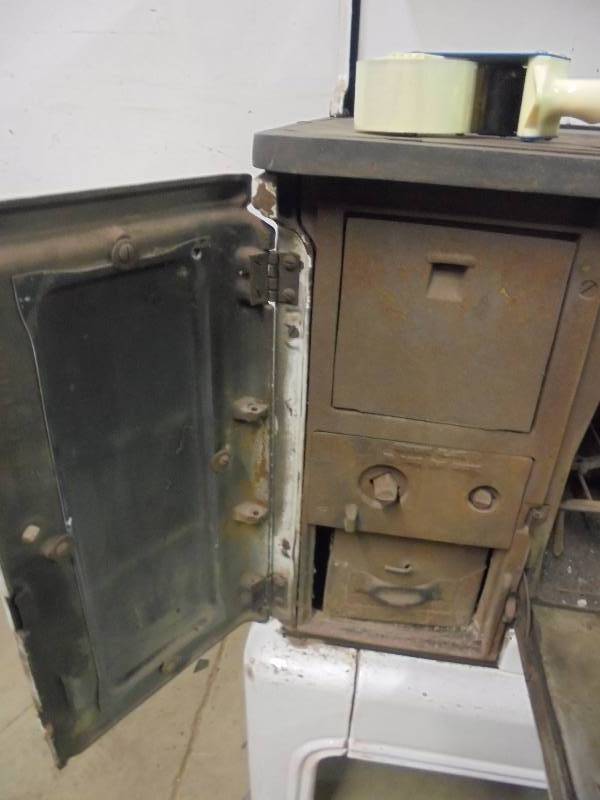 Maid of Athens Enamel Wood Burning Kitchen Stove, 51x33x31 | November  Consignment - Great Antiques, Collectibles, Tool/Shop u0026 Much Misc | K-BID