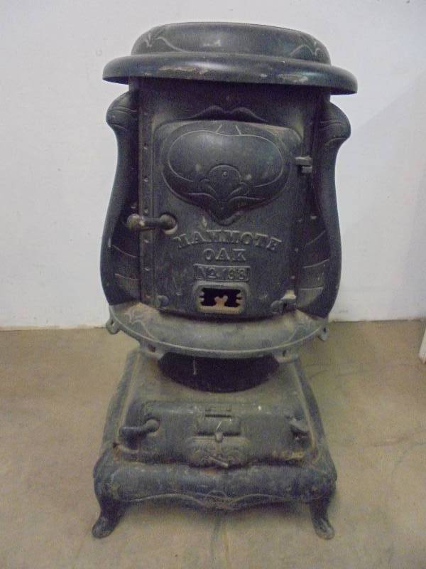 lot 2 image: Mammoth Oak No 138 Potbelly Stove, 49x25x25