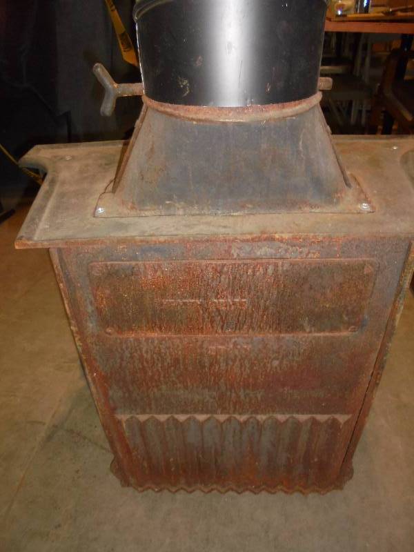 Hearth Craft Parlor Stove, Spain, 43x43x22 November Consignment