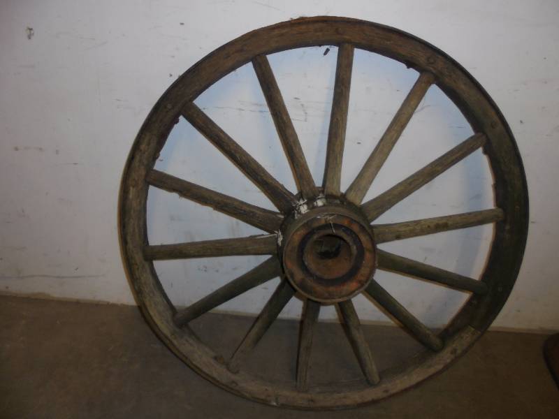 lot 7 image: WoodMetal Wagon Wheel 40