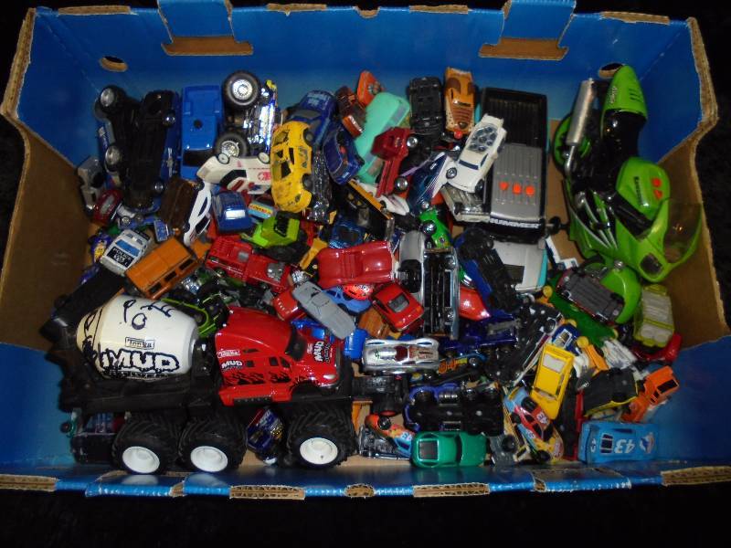 lot 31 image: Lot - Hotwheels, Tonka, etc