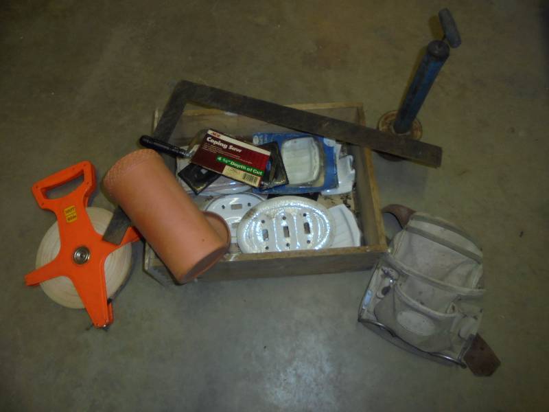 lot 35 image: Lot - 300ft Tape Measure, Tool Belt, misc
