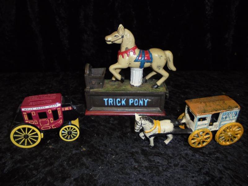 lot 40 image: Lot of (2) Coin Banks & Cast HorseWagon
