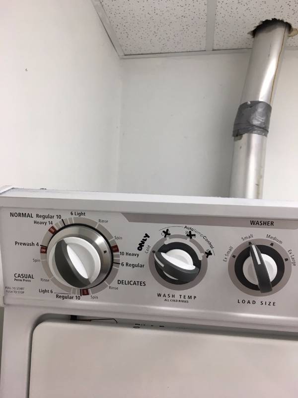 lot 16 image: Whirlpool Electric WasherDryer Combo