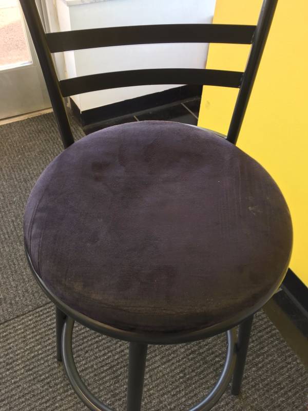lot 38 image: Metal Counter Stool w Padded Cushion
