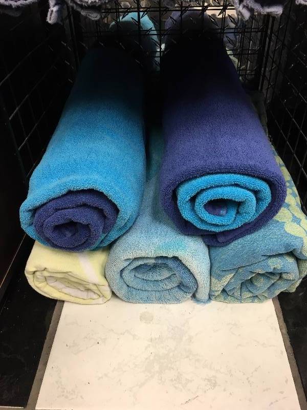 lot 46 image: Beach Towels (Set of 5 and set of 7)